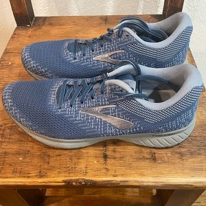 Men’s Brooks level 3 tennis shoes